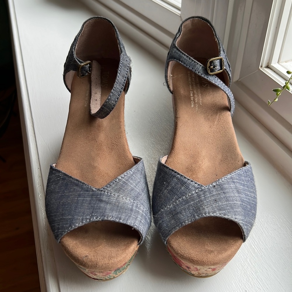 Tom’s, Size 8, Platform Floral Sandals